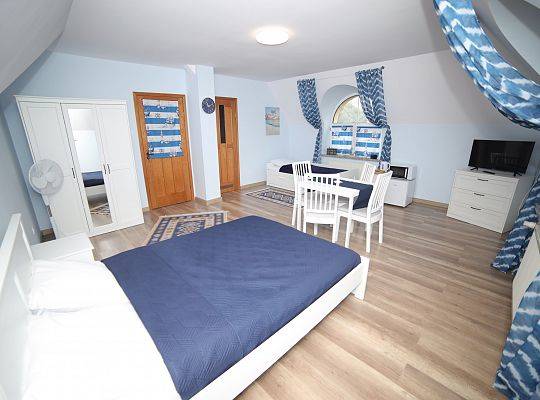 Pokoje gościnne Kapitan Kik pokój nr 10 4-os. z prywatną łazienką